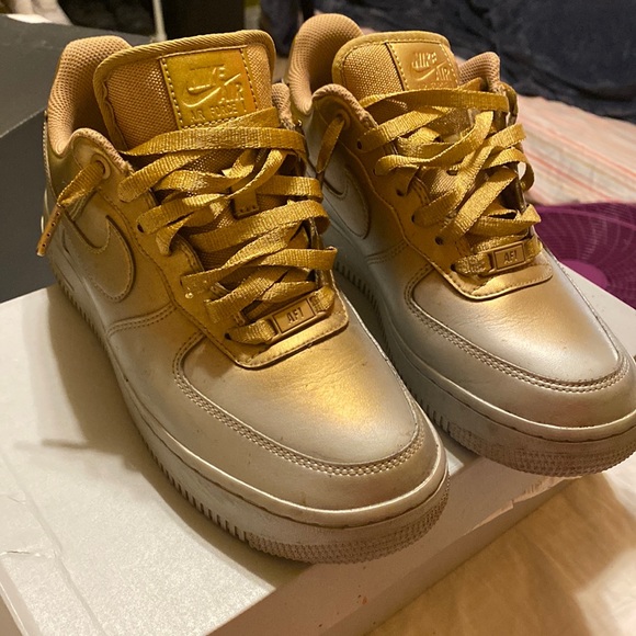 Air Force 1 - Picture 1 of 4